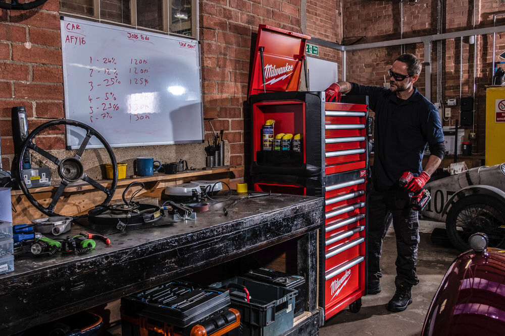 PROFESSIONAL TOOL CABINET with 760 TOOLS