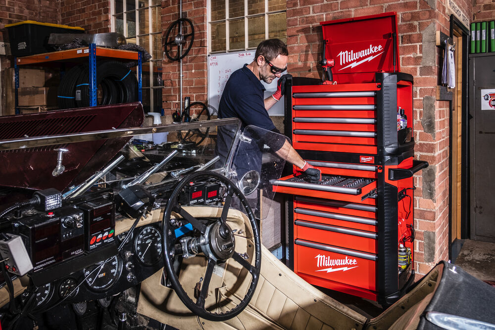 PROFESSIONAL TOOL CABINET with 760 TOOLS